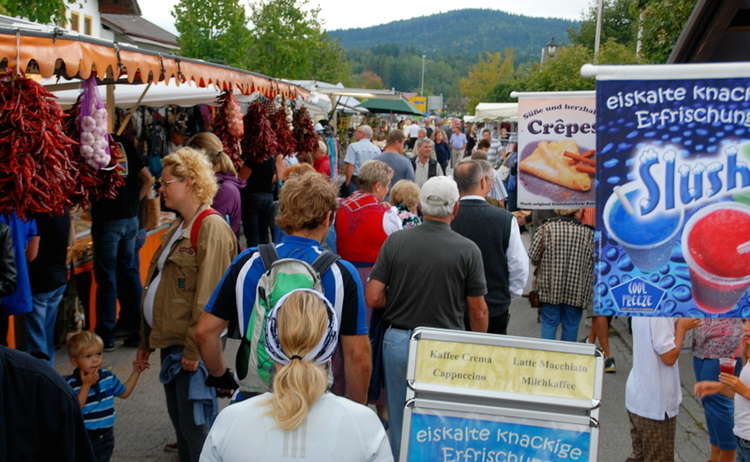 Rupertimarkt im ganzen Ortsgebiet von Piding