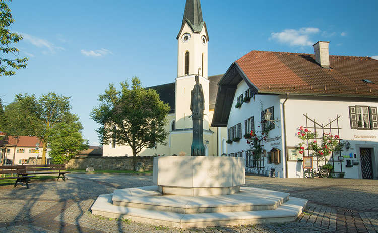 Das Tourismusbüro Piding am Petersplatz